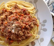 Спагетти под соусом болоньезе