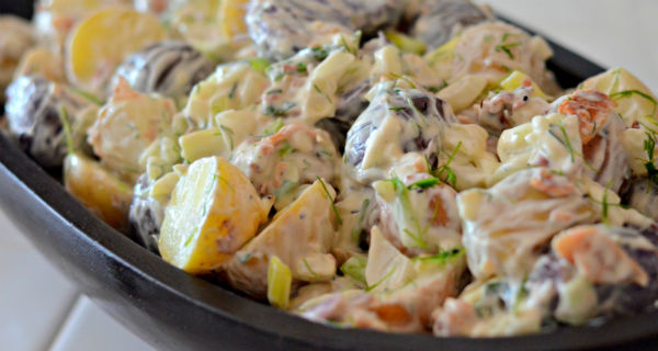 Картофельный салат с луком и ветчиной