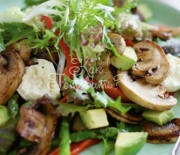 Салат с грибами и авокадо