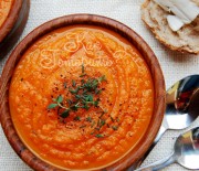 Морковный суп-пюре с луком и имбирем